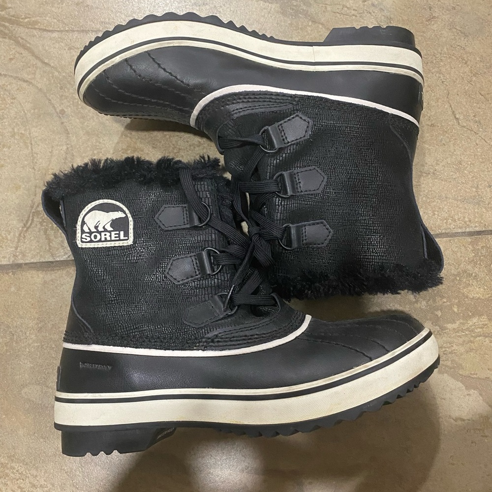 Black Sorel boots